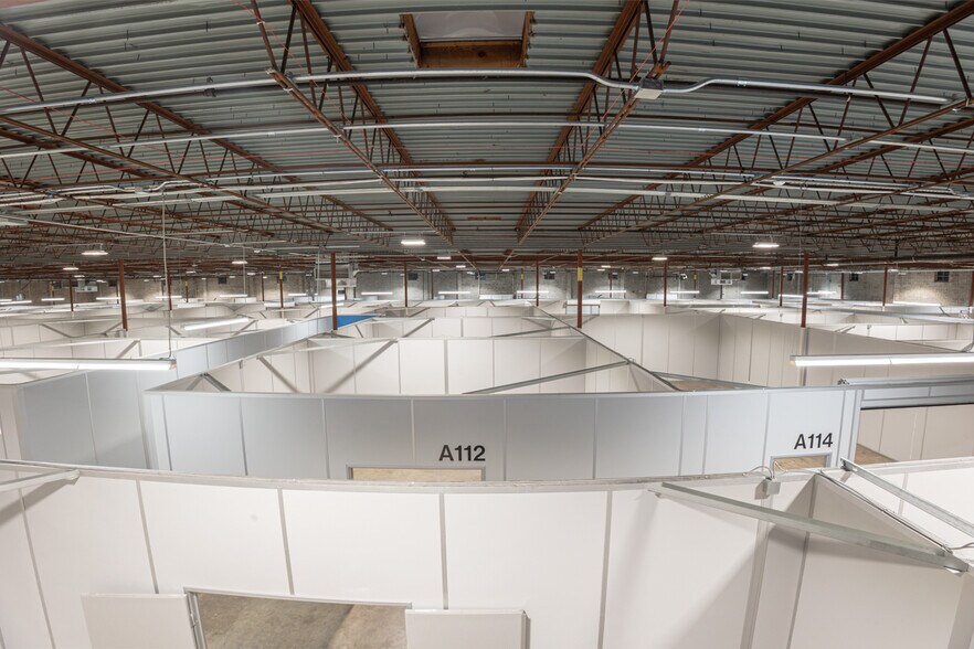 More Photos Of 4900 Calvert St, Dallas Distribution For Lease