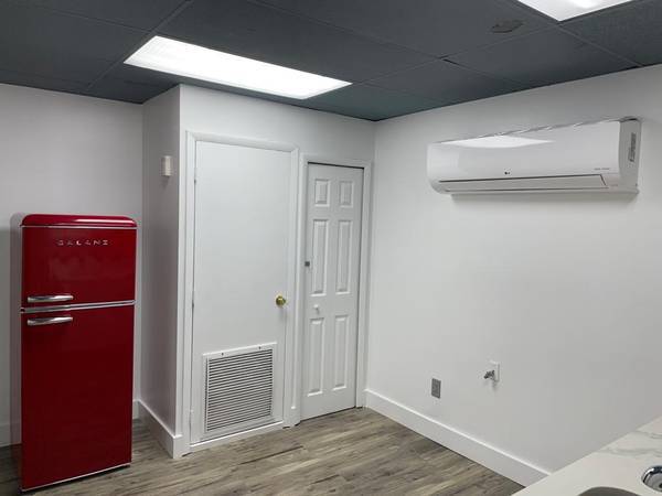 More Photos Of 40 W Crystal Lake St, Orlando Manufacturing For Lease