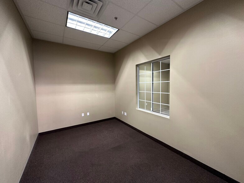 More Photos Of 5178 W Patrick Ln, Las Vegas Warehouse For Lease