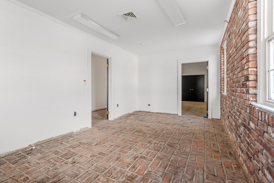 More Photos Of 894 Lafayette Rd, Seabrook Warehouse For Lease