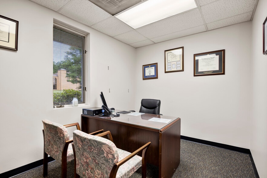 More Photos Of 2 Chelsea Pl, Clifton Park Medical For Sale