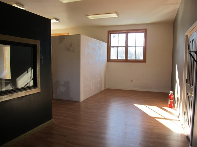 More Photos Of 841-1043 Sutton Way, Grass Valley Unknown For Lease