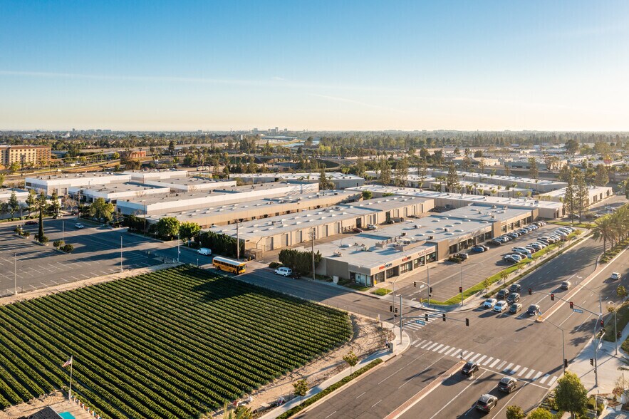 More Photos Of 3170-3198 E La Palma Ave, Anaheim Showroom For Lease