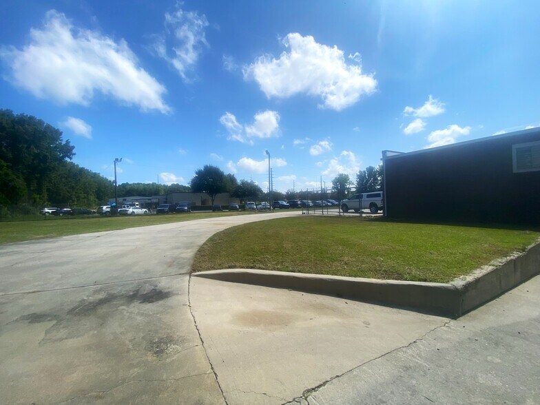 More Photos Of 2765 Magnolia St, Orangeburg Flex For Sale