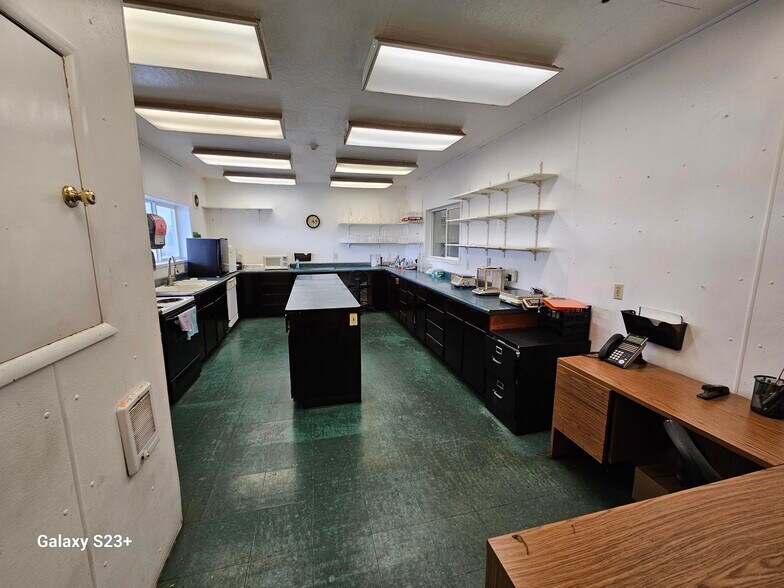 More Photos Of 3151 Waconda Rd NE, Gervais Warehouse For Lease