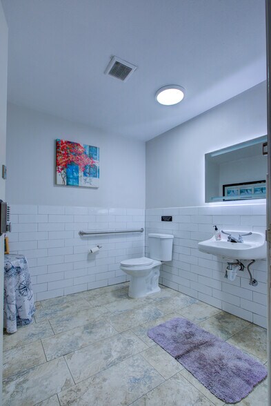 More Photos Of 1029-1045 N El Dorado St, Stockton Office For Sale