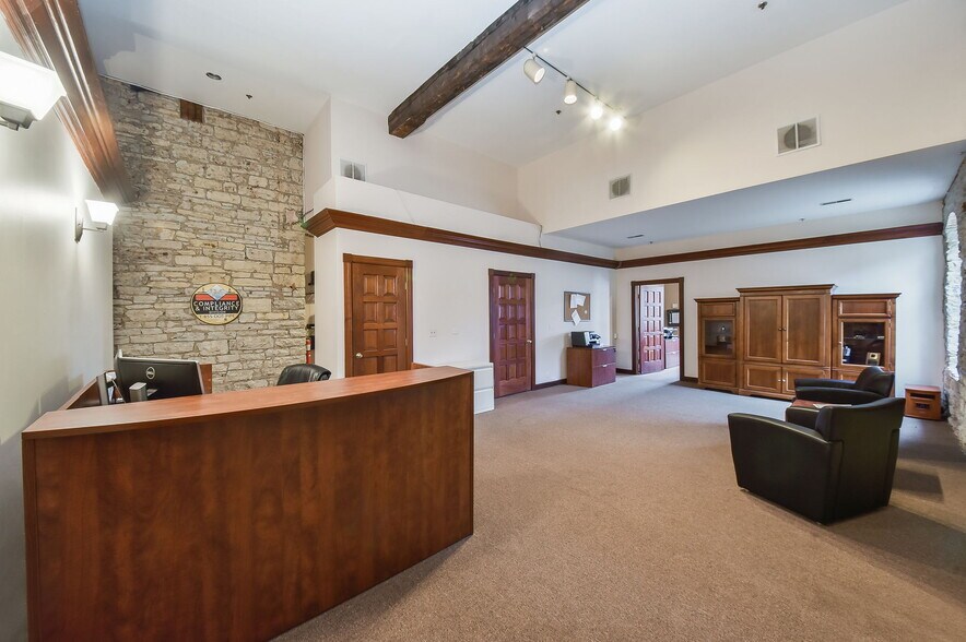 More Photos Of 30 S Shumway Ave, Batavia Office For Lease