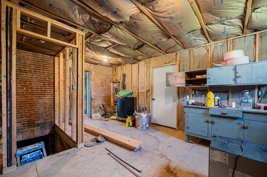 More Photos Of 7211 Queen St, Middleway Flex For Sale