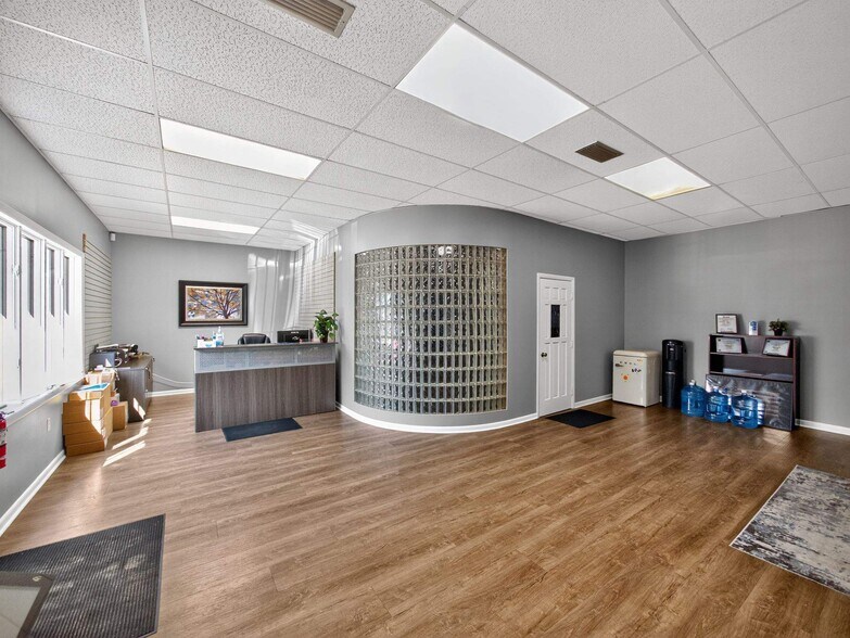 More Photos Of 2715 NE 36th Ave, Ocala Service For Sale