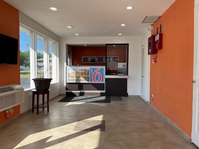 More Photos Of 2700 Curry Rd, Schenectady Hotel For Sale