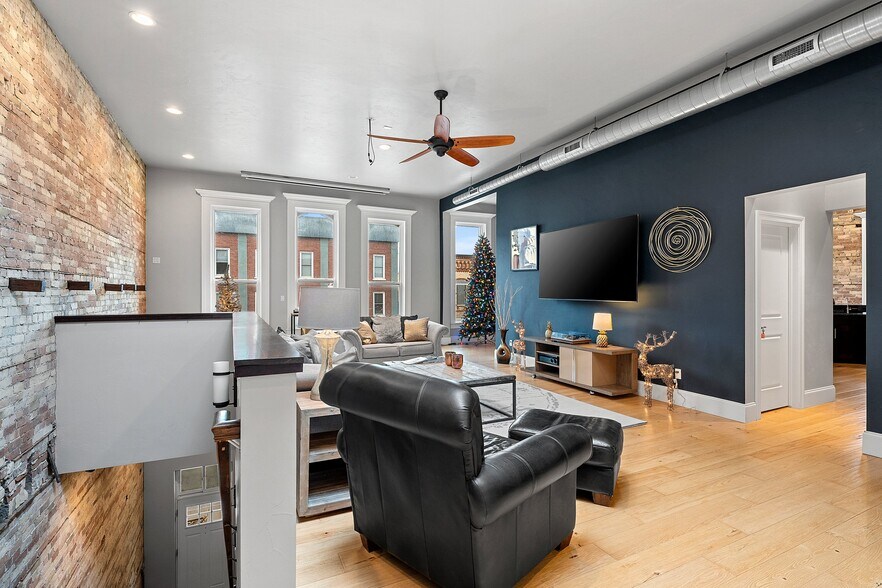 More Photos Of 408 Dousman St, Green Bay Storefront Retail Residential For Sale