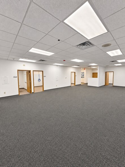 More Photos Of 302-304 Ohio St, Oshkosh Office For Sale