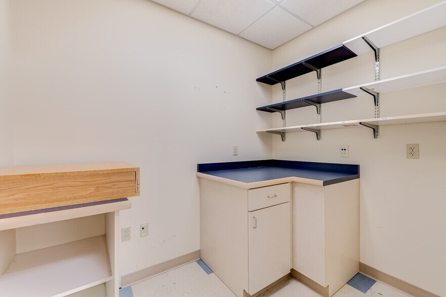 More Photos Of 860 NW Washington Blvd, Hamilton Medical For Lease