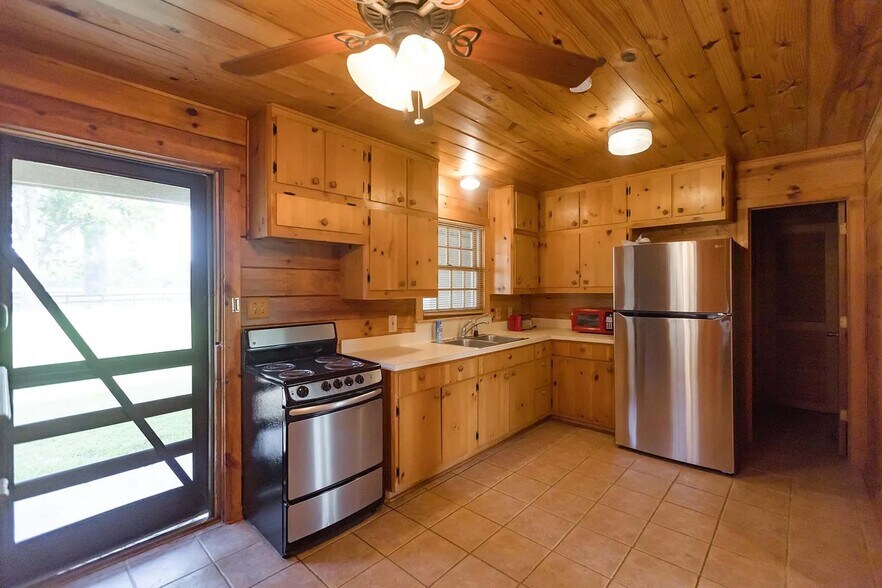 More Photos Of 111 E Hufsmith Rd, Tomball Office Residential For Sale