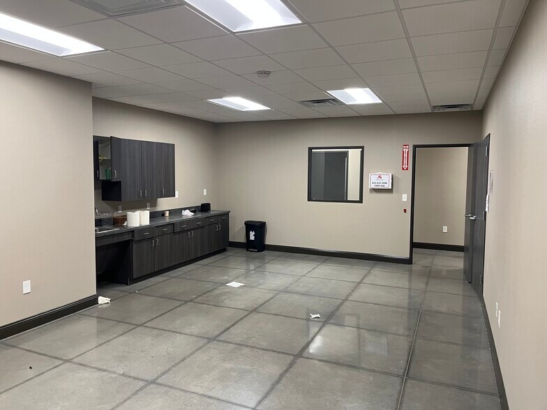 More Photos Of 6817 Industrial Rd, Beaumont Manufacturing For Sale