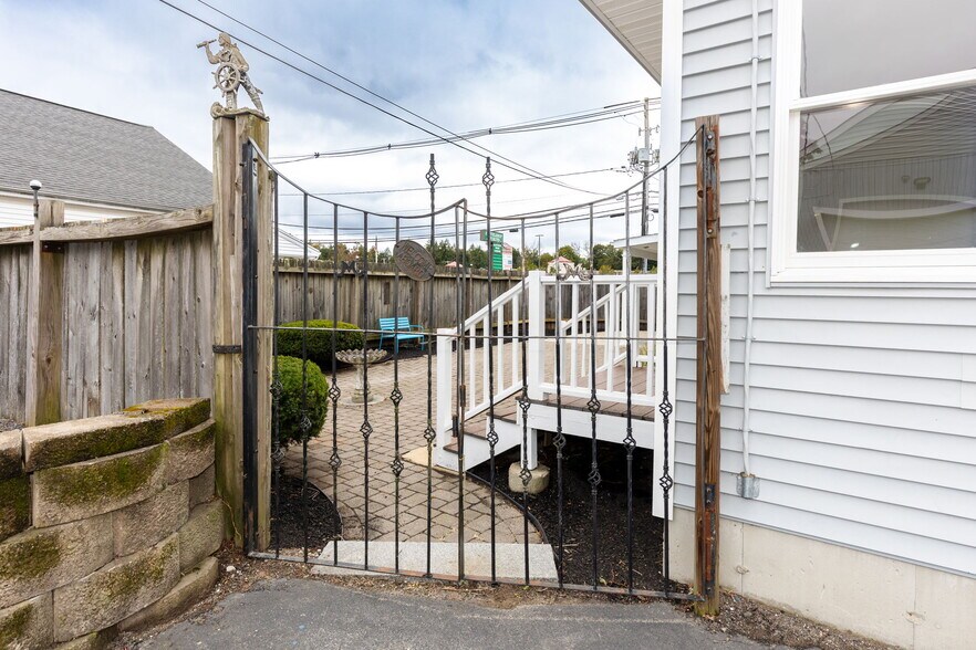 More Photos Of 280 Washington St, North Easton Light Distribution For Sale