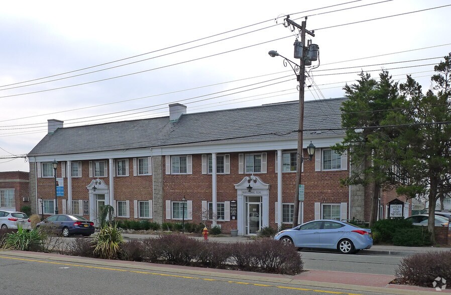 More Photos Of 101 Hillside Ave, Williston Park Office For Lease