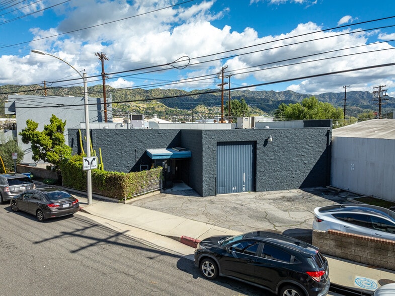 Primary Photo Of 2720 N Ontario St, Burbank Warehouse For Sale