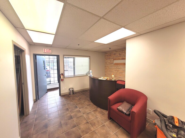 More Photos Of 4413-4433 Dawson St, Burnaby Warehouse For Lease