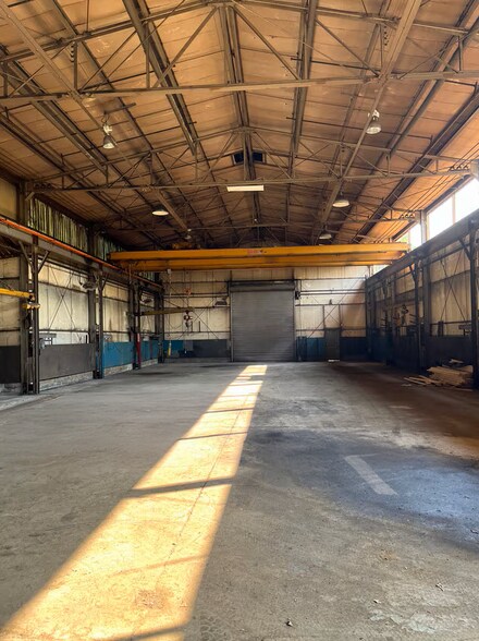 More Photos Of 800 N Water Ave, Sharon Service For Lease