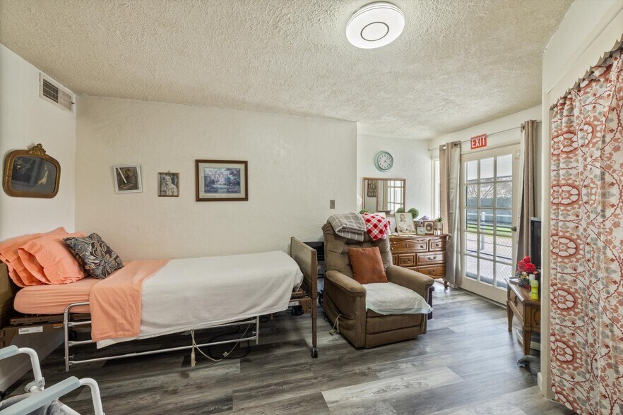 More Photos Of 1415 W Scott Ave, Fresno Assisted Living For Sale