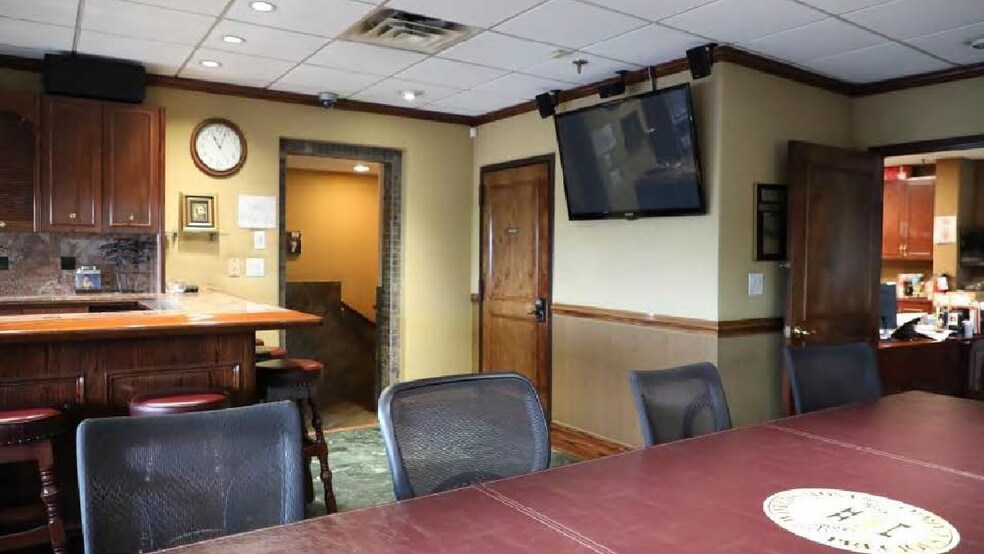 More Photos Of 450 Zerega Ave, Bronx Showroom For Lease