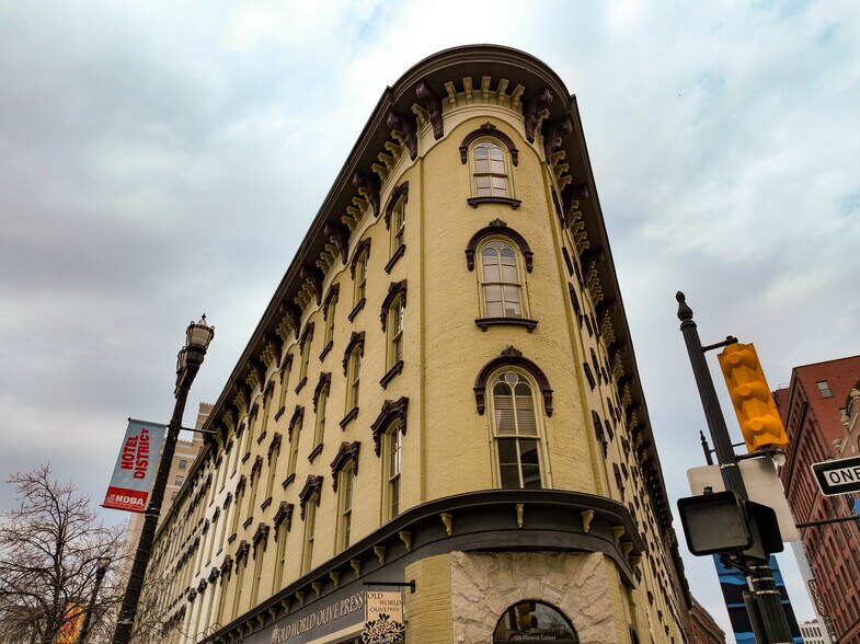 More Photos Of 100-110 Monroe Center St NW, Grand Rapids Office For Sale