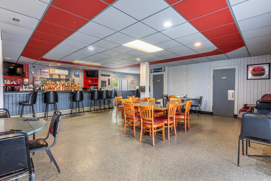 More Photos Of 1040 S Wayne St, Saint Marys Restaurant For Sale