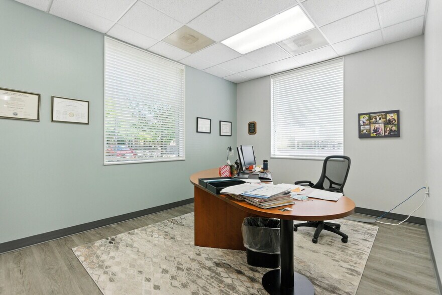 More Photos Of 400 NE Roberts Ave, Gresham Medical For Sale