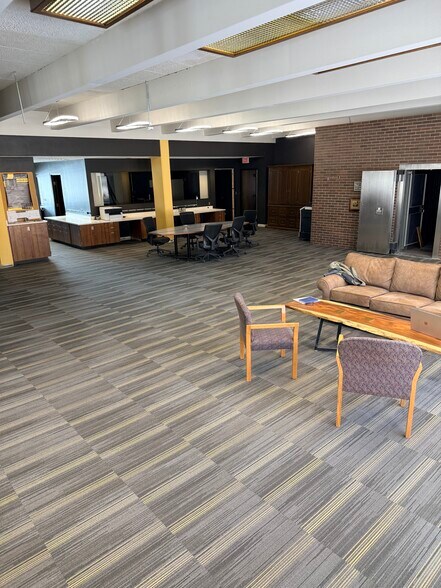 More Photos Of 427 Manitowoc St, Reedsville Office For Sale