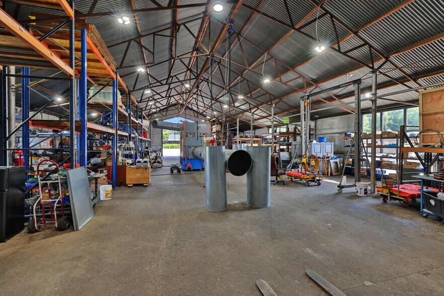 More Photos Of 817 E Main St, Tomball Warehouse For Sale