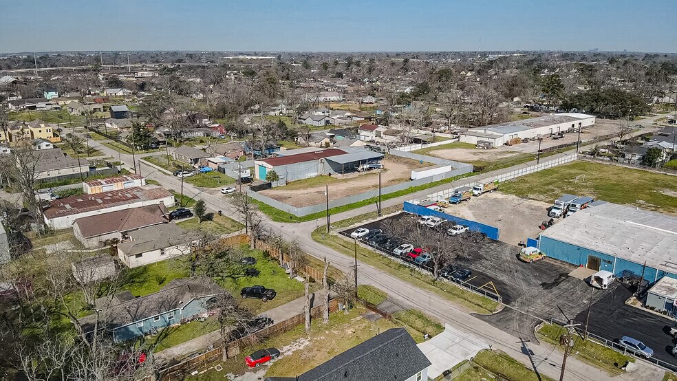 More Photos Of 2513 Vaughn St, Houston Industrial For Sale