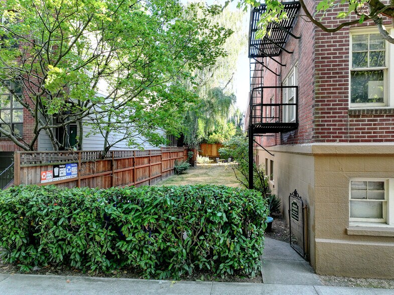 More Photos Of 2062 NW Marshall St, Portland Apartments For Sale