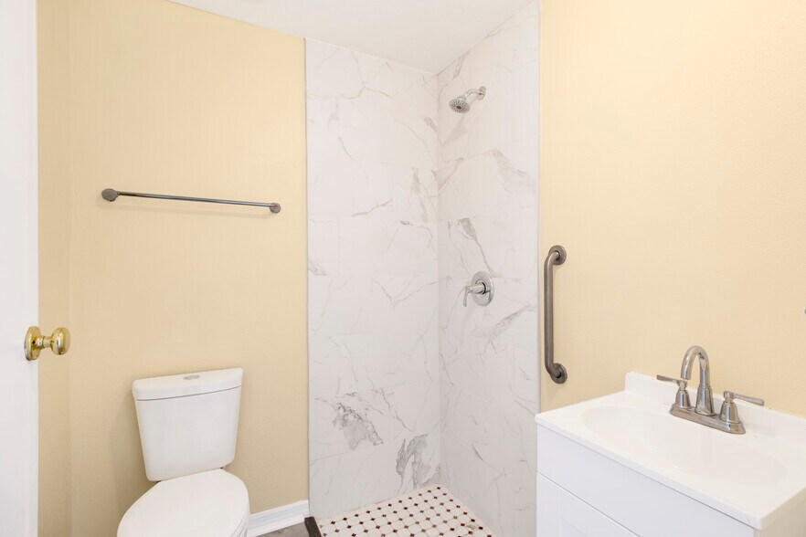 More Photos Of 820 15th St N, Saint Petersburg Assisted Living For Sale