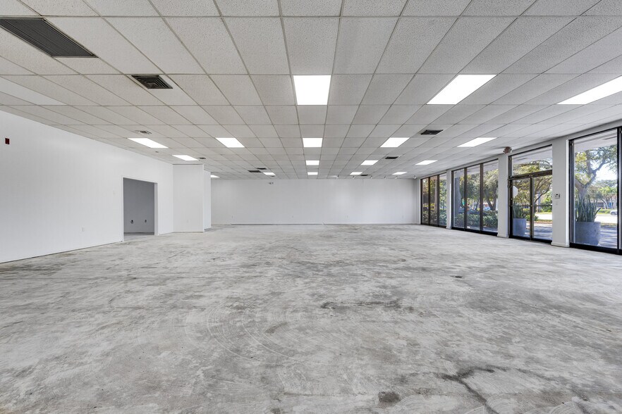 More Photos Of 2698 N University Dr, Fort Lauderdale Freestanding For Lease