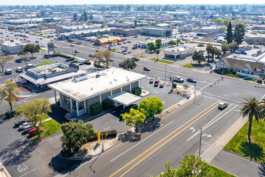 More Photos Of 890 W Lacey Blvd, Hanford Bank For Sale