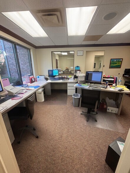 More Photos Of 1100 Torrey Rd, Fenton Medical For Lease