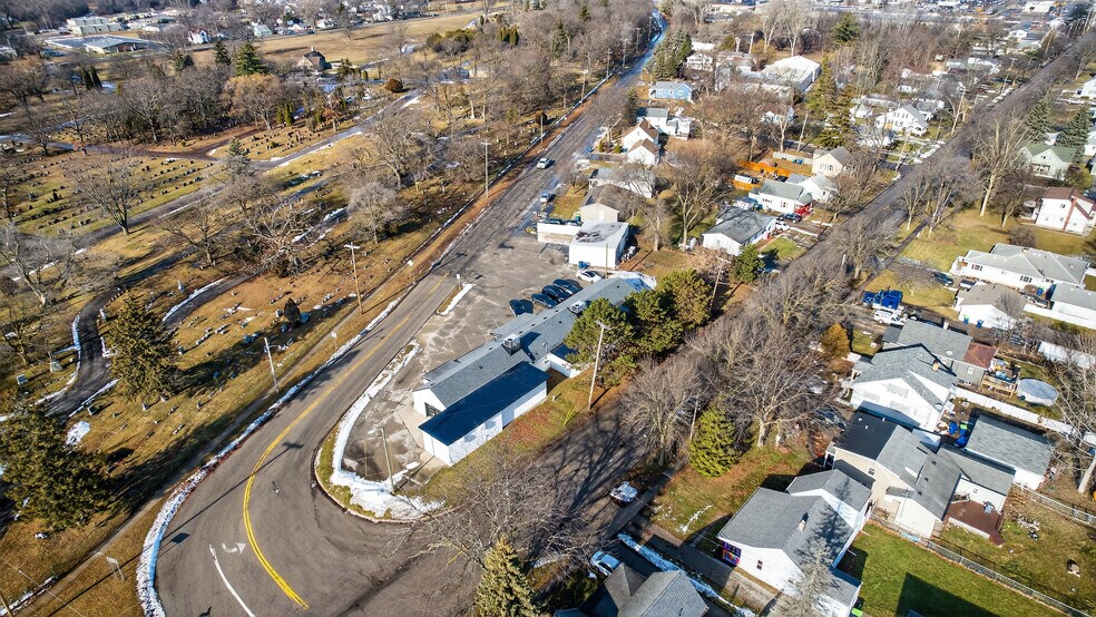 More Photos Of 102 Ausable State Rd, Bay City Freestanding For Sale