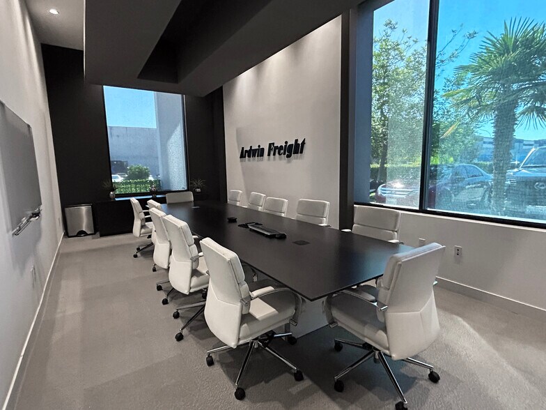 More Photos Of 2940 N Hollywood Way, Burbank Land For Lease