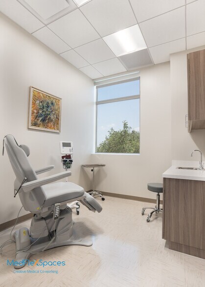 More Photos Of 7616 Branford Pl, Sugar Land Office For Sale
