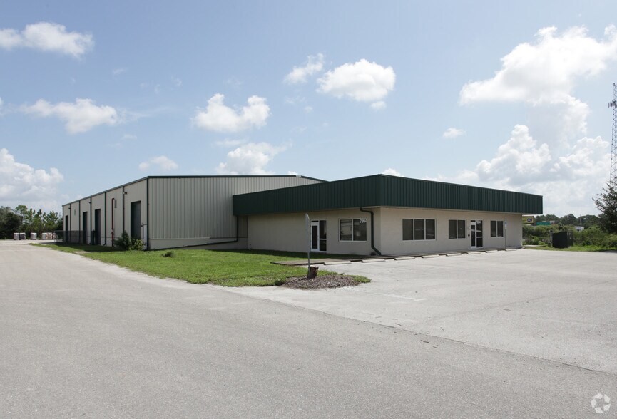 Primary Photo Of 7904 Interstate Ct, North Fort Myers Warehouse For Lease