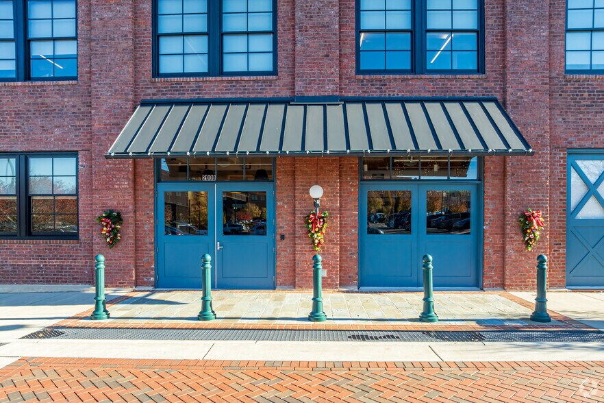 More Photos Of 2000 W Marshall St, Richmond Office For Lease