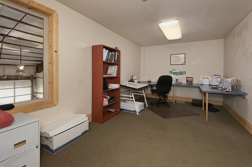 More Photos Of 365 Warren Ave, Silverthorne Showroom For Lease