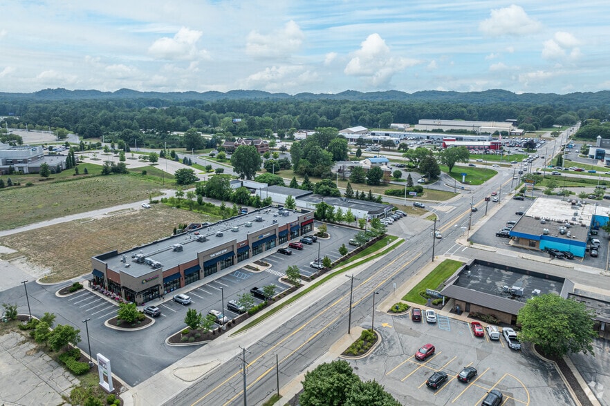 More Photos Of 17272 Robbins Rd, Grand Haven Storefront For Lease