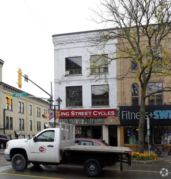 More Photos Of 2 King St S, Waterloo Storefront Retail Office For Lease