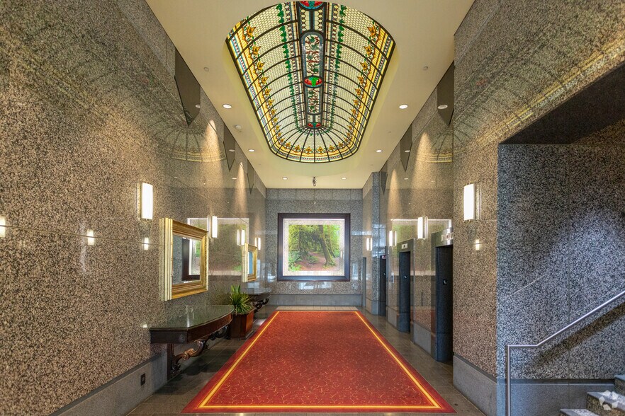 More Photos Of 570 Granville St, Vancouver Office For Sale