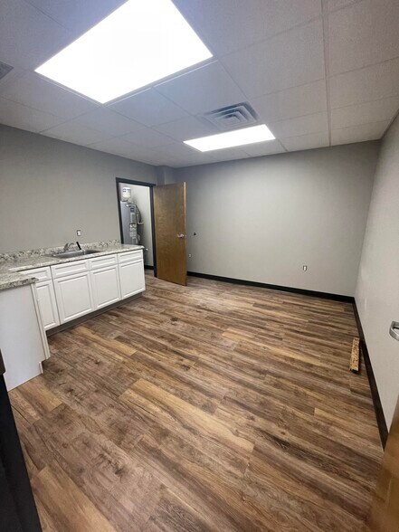 More Photos Of 2211 Rutherford Rd, Greenville Showroom For Sale