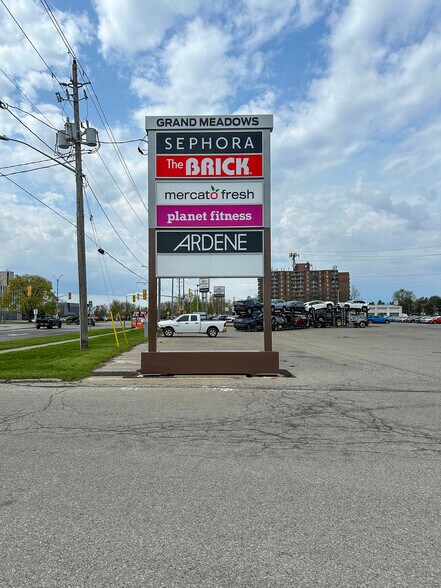 More Photos Of 671 Grand Ave W, Chatham General Retail For Lease