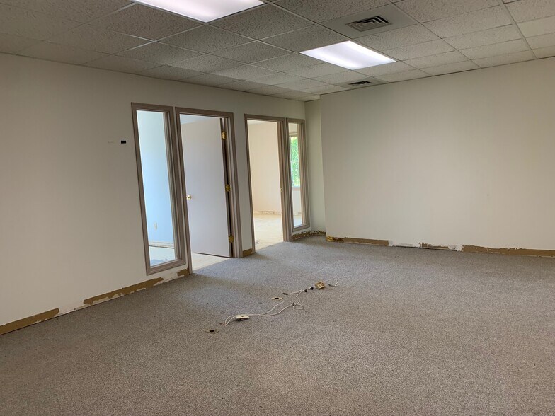More Photos Of 308 N Cleveland Massillon Rd, Akron Office For Lease