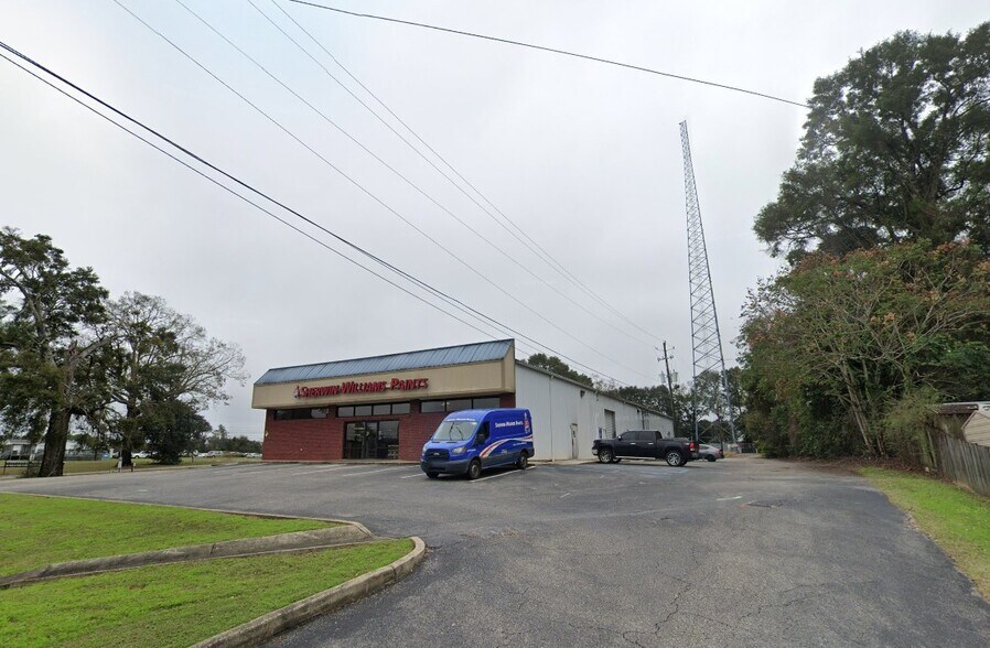 More Photos Of 6901 Moffett Rd, Mobile Showroom For Lease